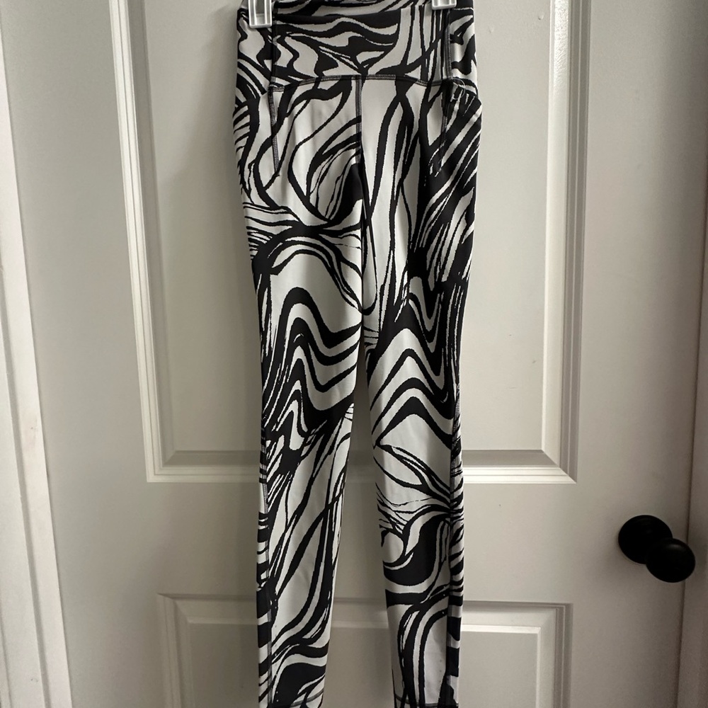 NEVER WORN, Lululemon, Swift Speed High-Rise Tight 28”, Size 2